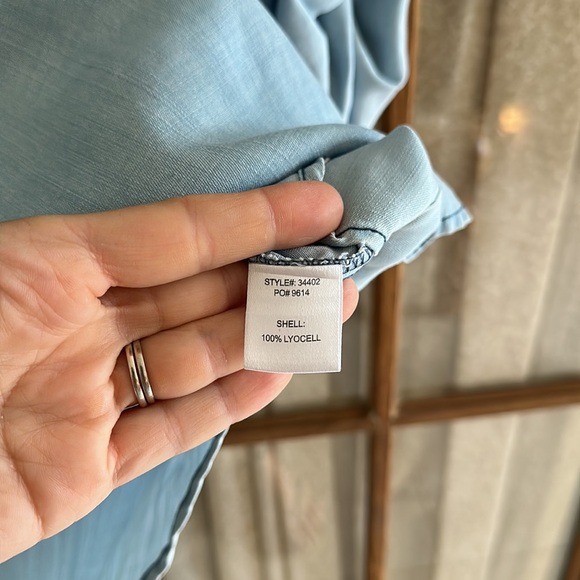 Skies are blue, Soft blue colored tunic - Picture 4 of 5